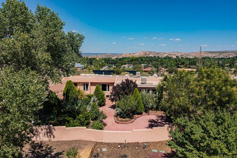 Photo of 4 Athenas Way #A+B, Espanola, NM 87532 (MLS # 1099923)