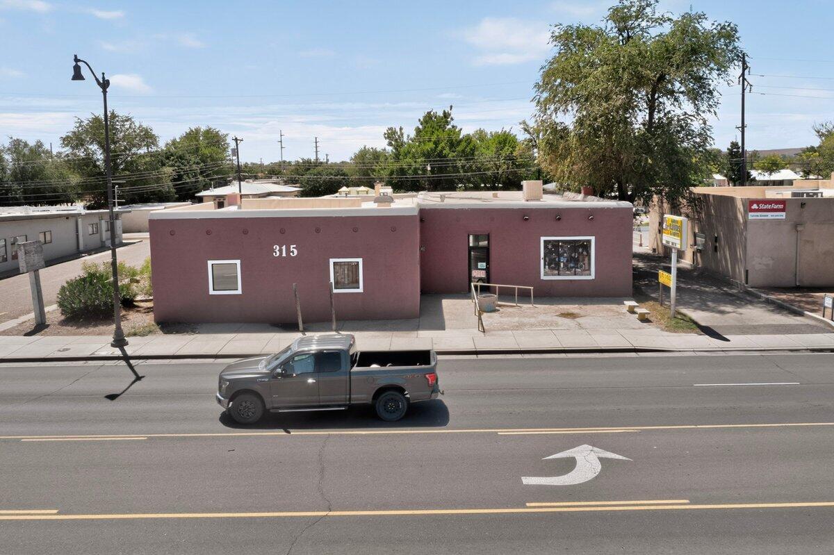 315 W Reinken Avenue