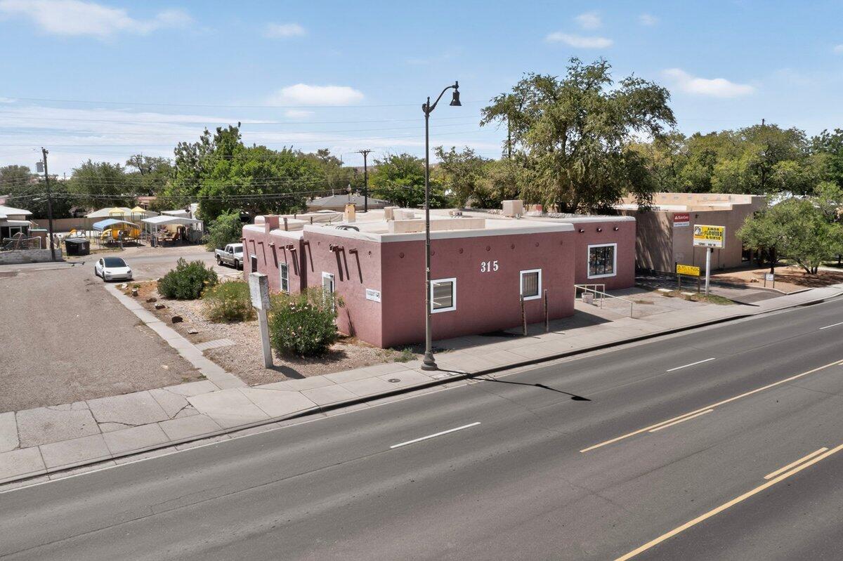 315 W Reinken Avenue