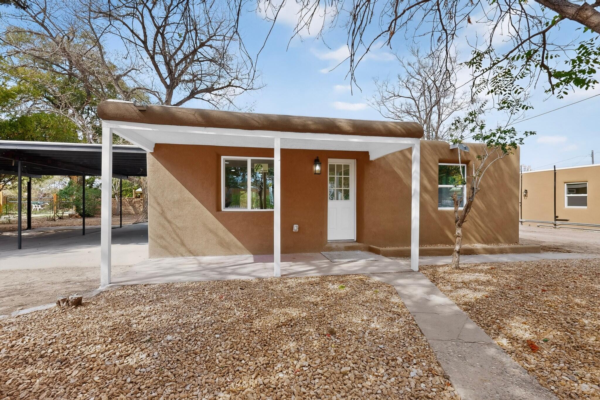8907 Guadalupe Trail NW