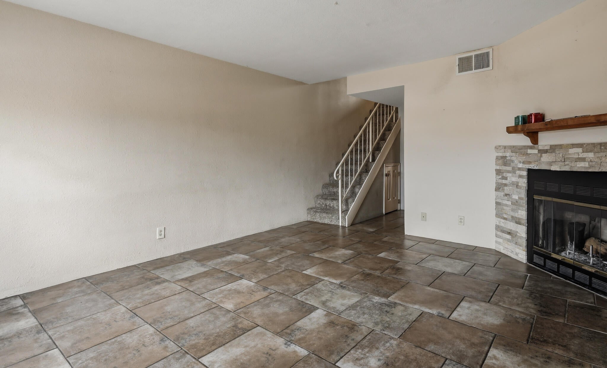 3301 Monroe Street NE UNIT J105