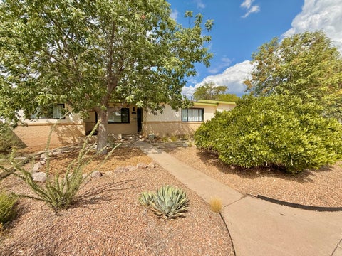 Photo of 7211 Mountain Road NE, Albuquerque, NM 87110 (MLS # 1110677)