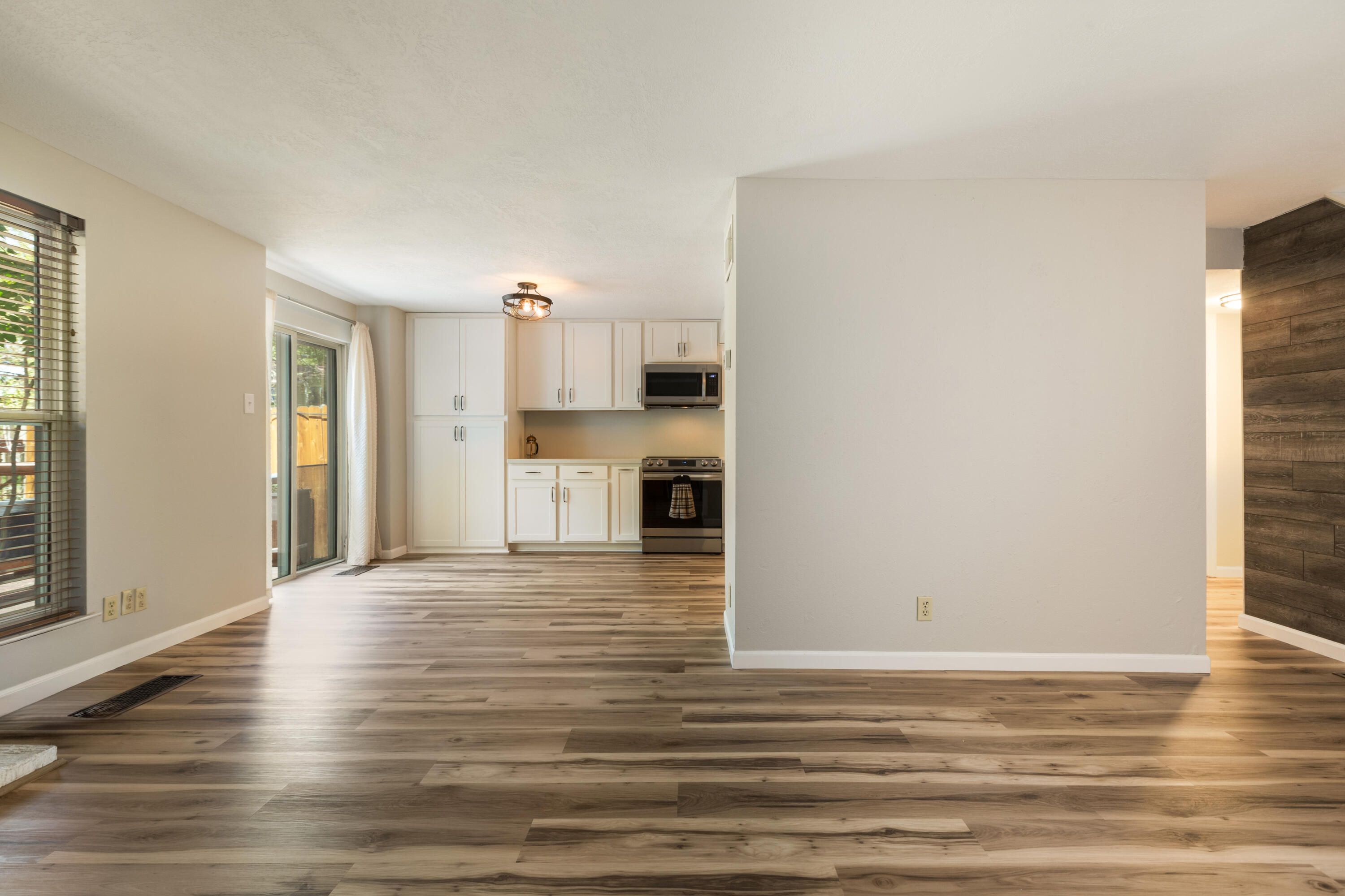 18 Lakeshore Drive NE