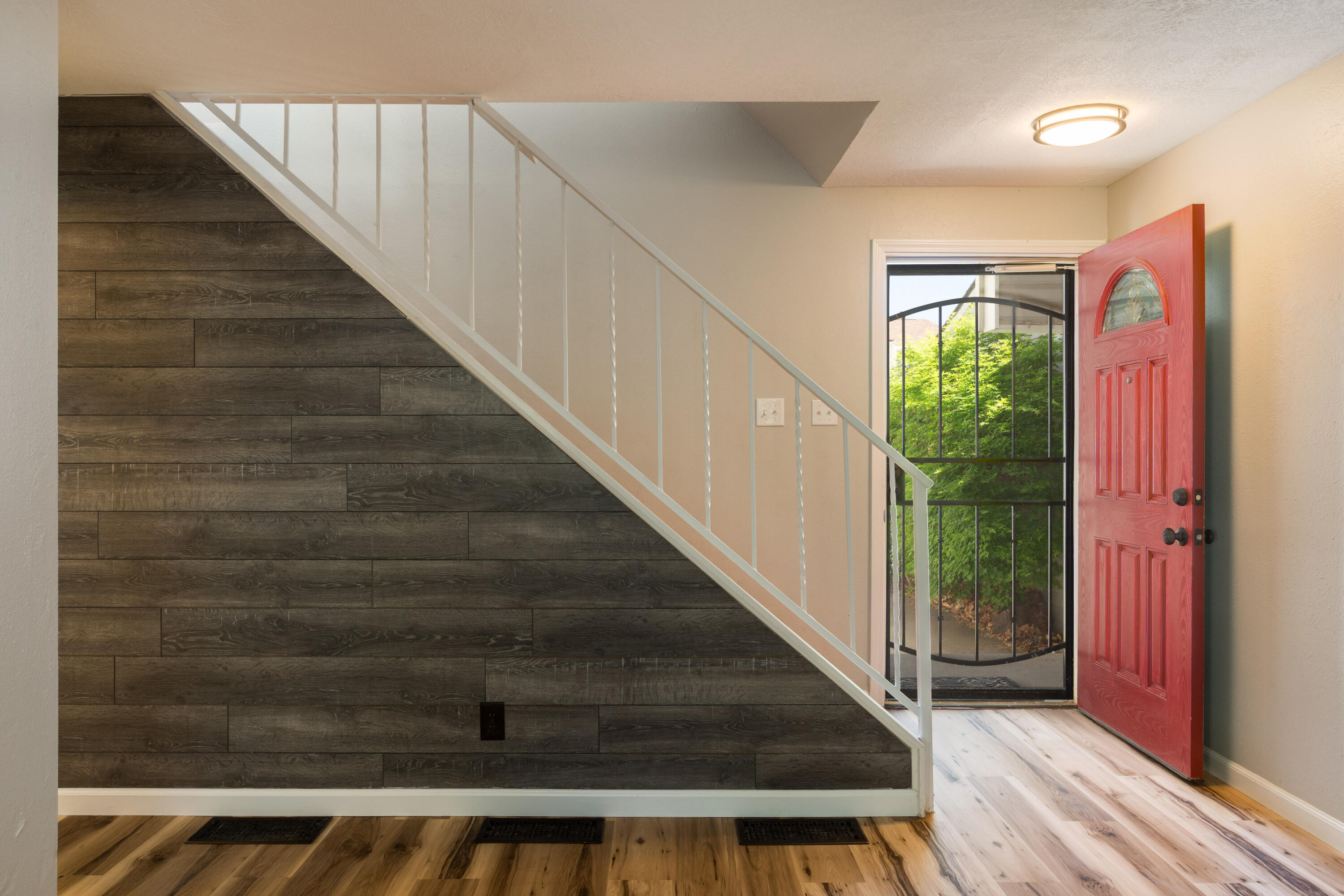 18 Lakeshore Drive NE