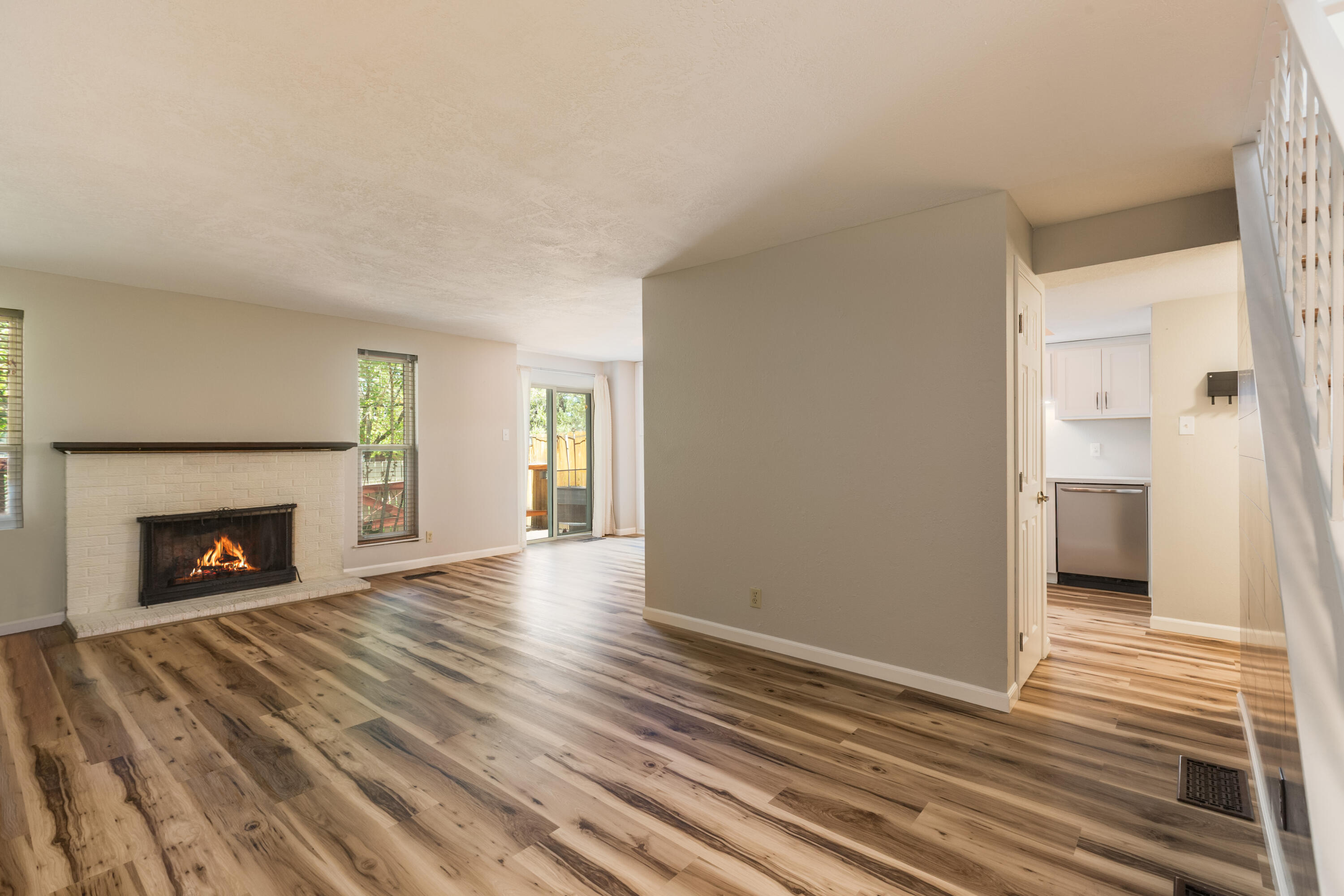 18 Lakeshore Drive NE