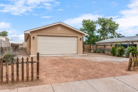 Photo of 153 TYRONE Avenue NW, Albuquerque, NM 87107 (MLS # 1091712)