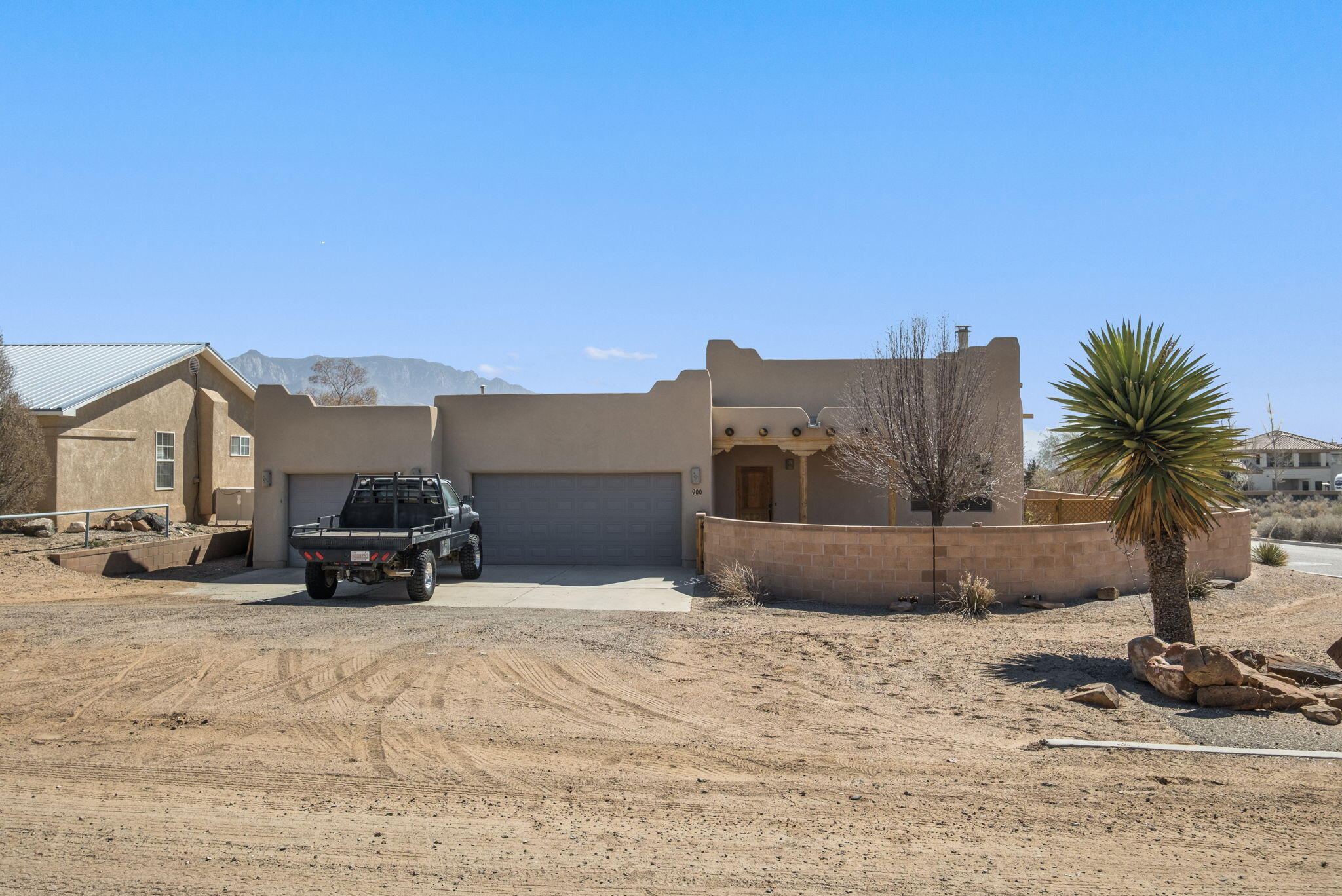 900 Acapulco Court NE
