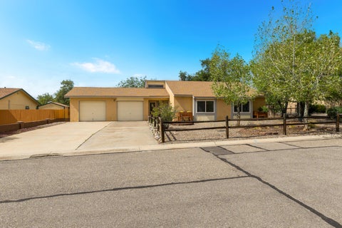 Photo of 749 Littler Drive SE, Rio Rancho, NM 87124 (MLS # 1111787)