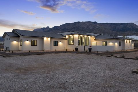 Photo of 12405 PALOMAS Avenue NE, Albuquerque, NM 87122 (MLS # 1083492)