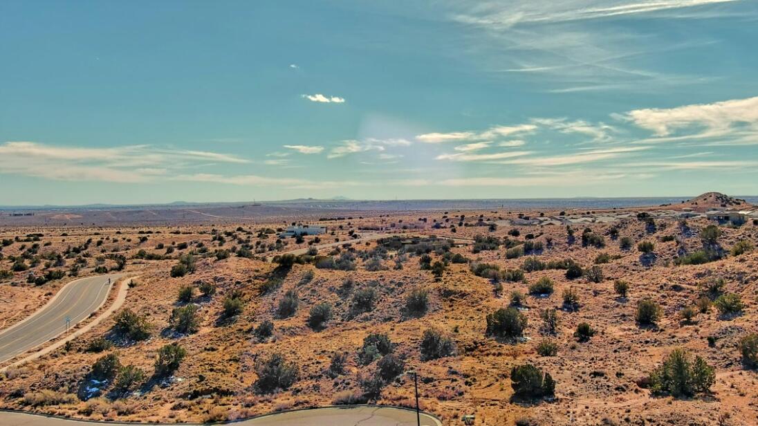 2305 Desert Marigold Road NE