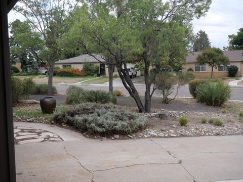Photo of 1902 INEZ Drive NE, Albuquerque, NM 87110 (MLS # 1092108)