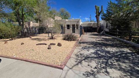 Photo of 232 Solano Drive NE, Albuquerque, NM 87108 (MLS # 1101959)