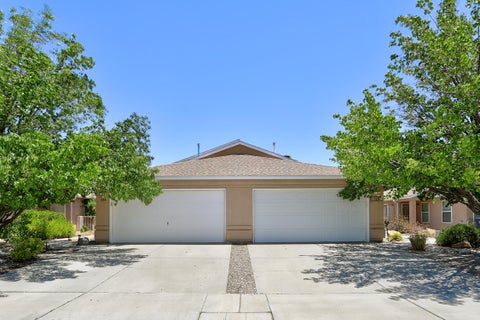Townhouse For Sale - 328 Via Vista Street<br/> Bernalillo County, Albuquerque, NM 87123