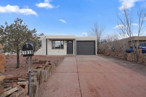 Photo of 1019 Santa Clara Drive, Santa Fe, NM 87507 (MLS # 1096544)