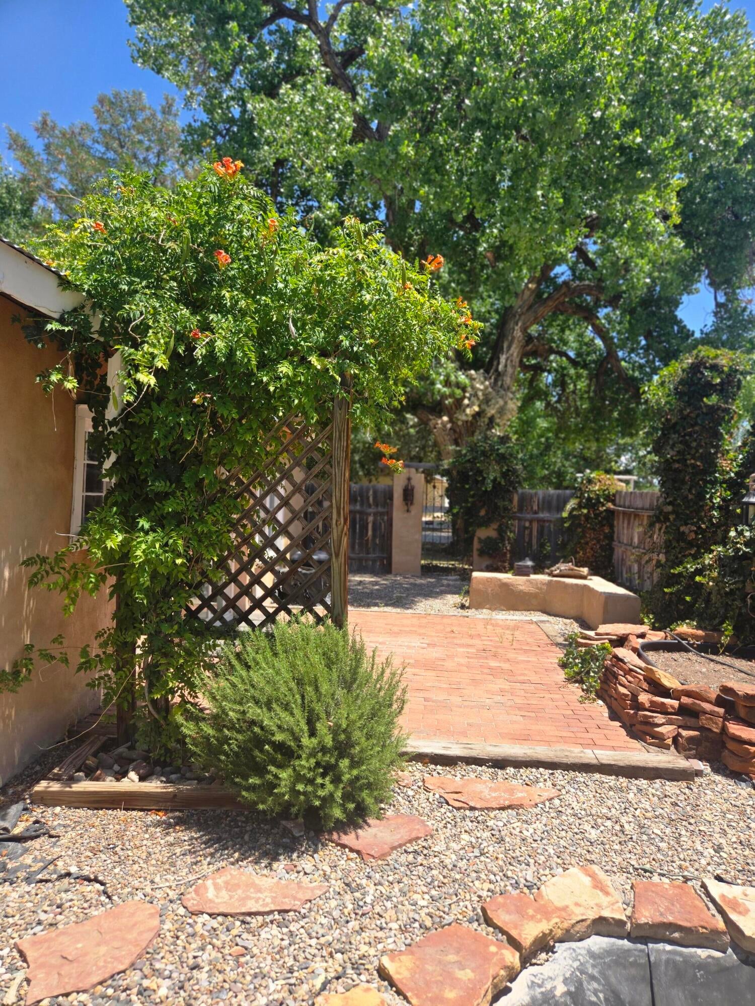 28 Fermin Chavez Road