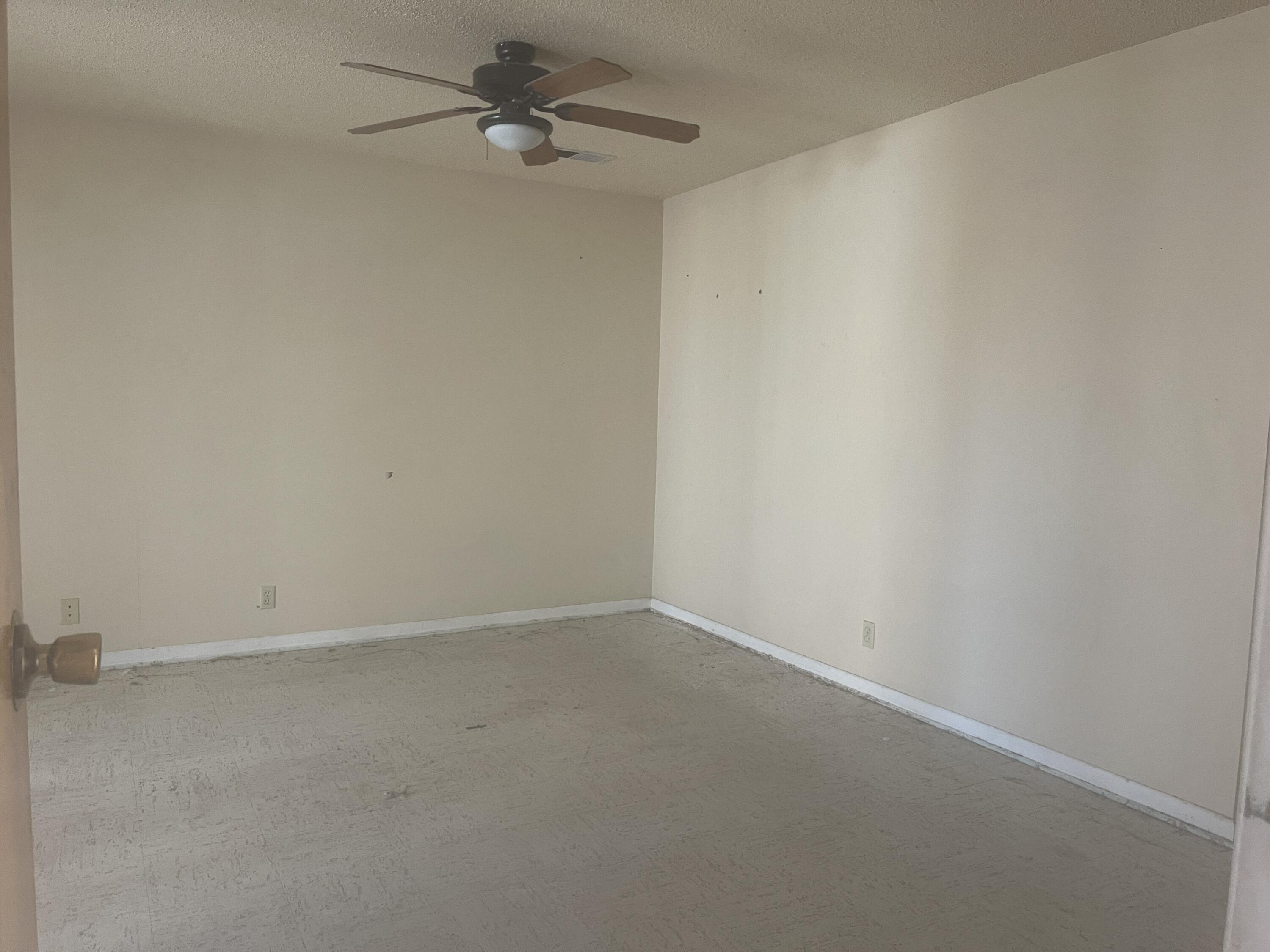 806 El Olmo Court SE