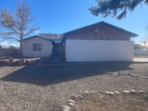 Photo of 806 El Olmo Court SE, Rio Rancho, NM 87124 (MLS # 1095212)