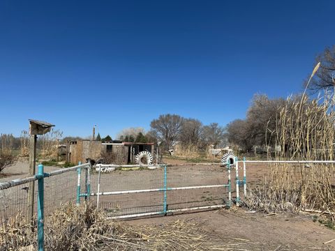 Photo of 310 El Cerro Loop, Los Lunas, NM 87031 (MLS # 1099376)