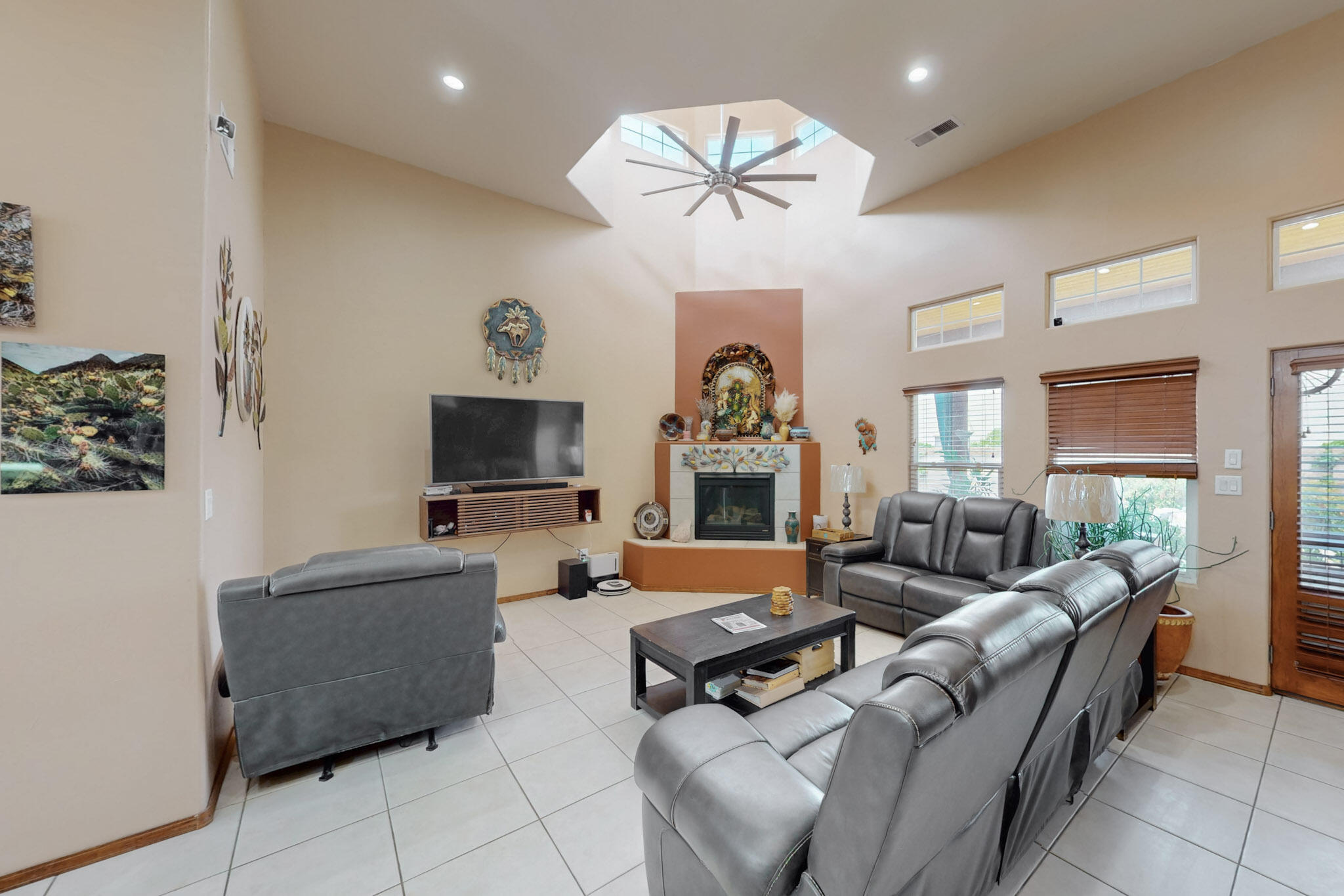 390 Dennis Drive, Los Lunas, New Mexico image 6