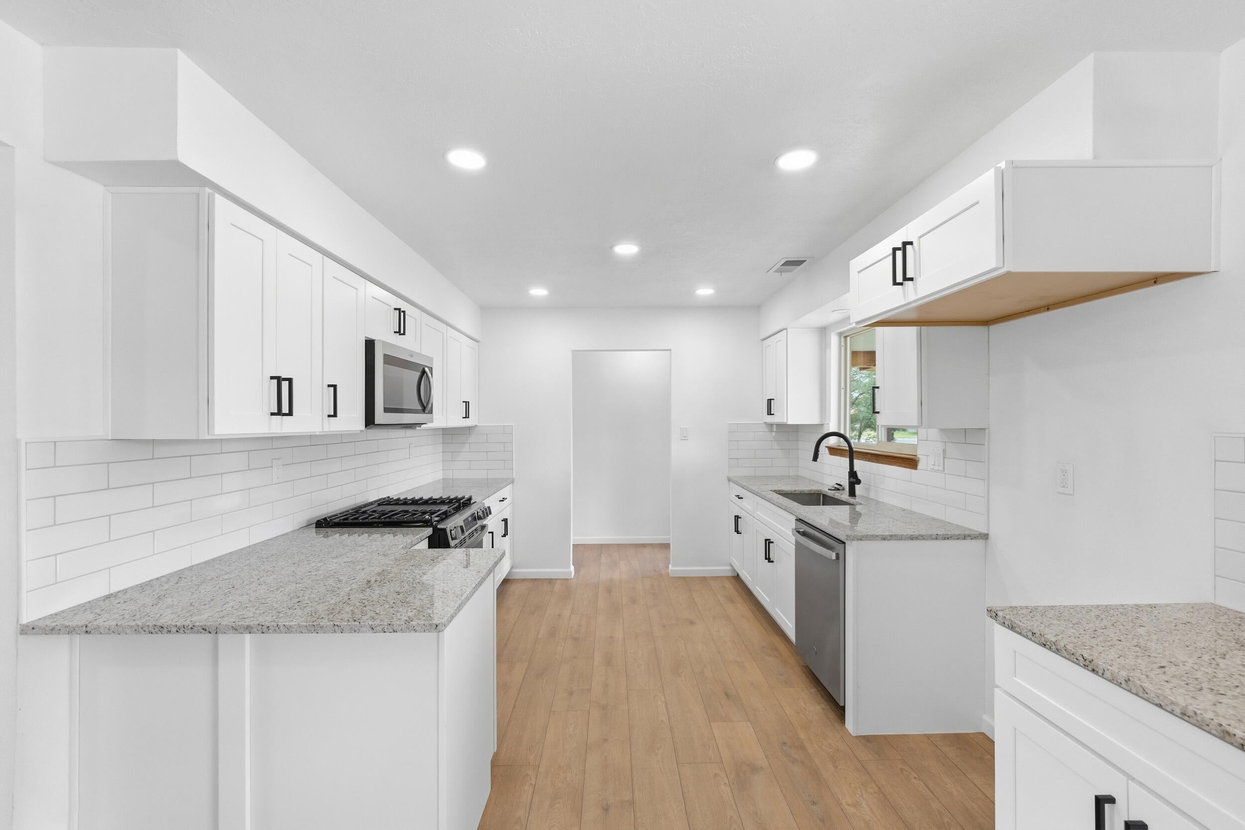1670 Murray Loop