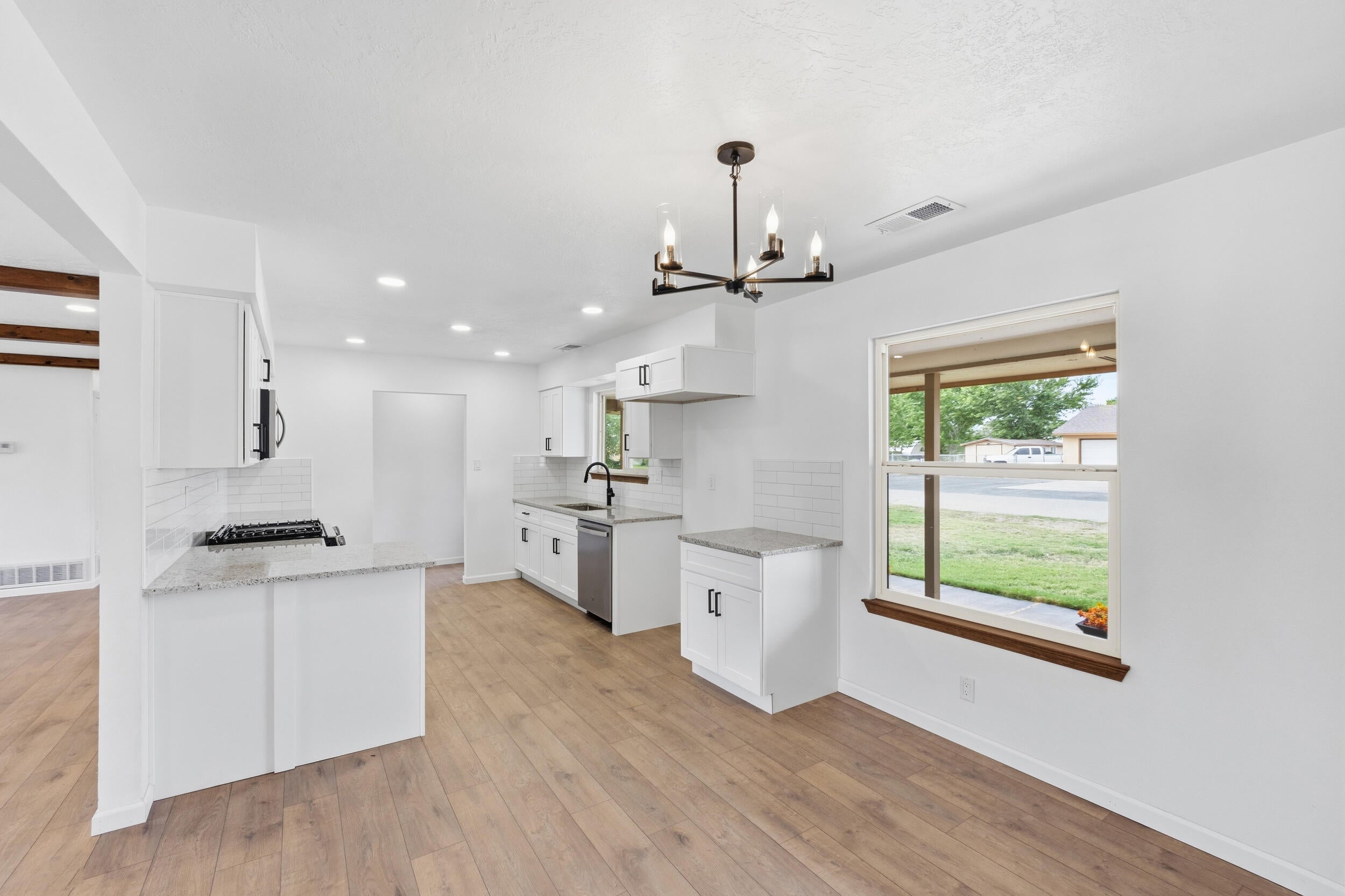 1670 Murray Loop