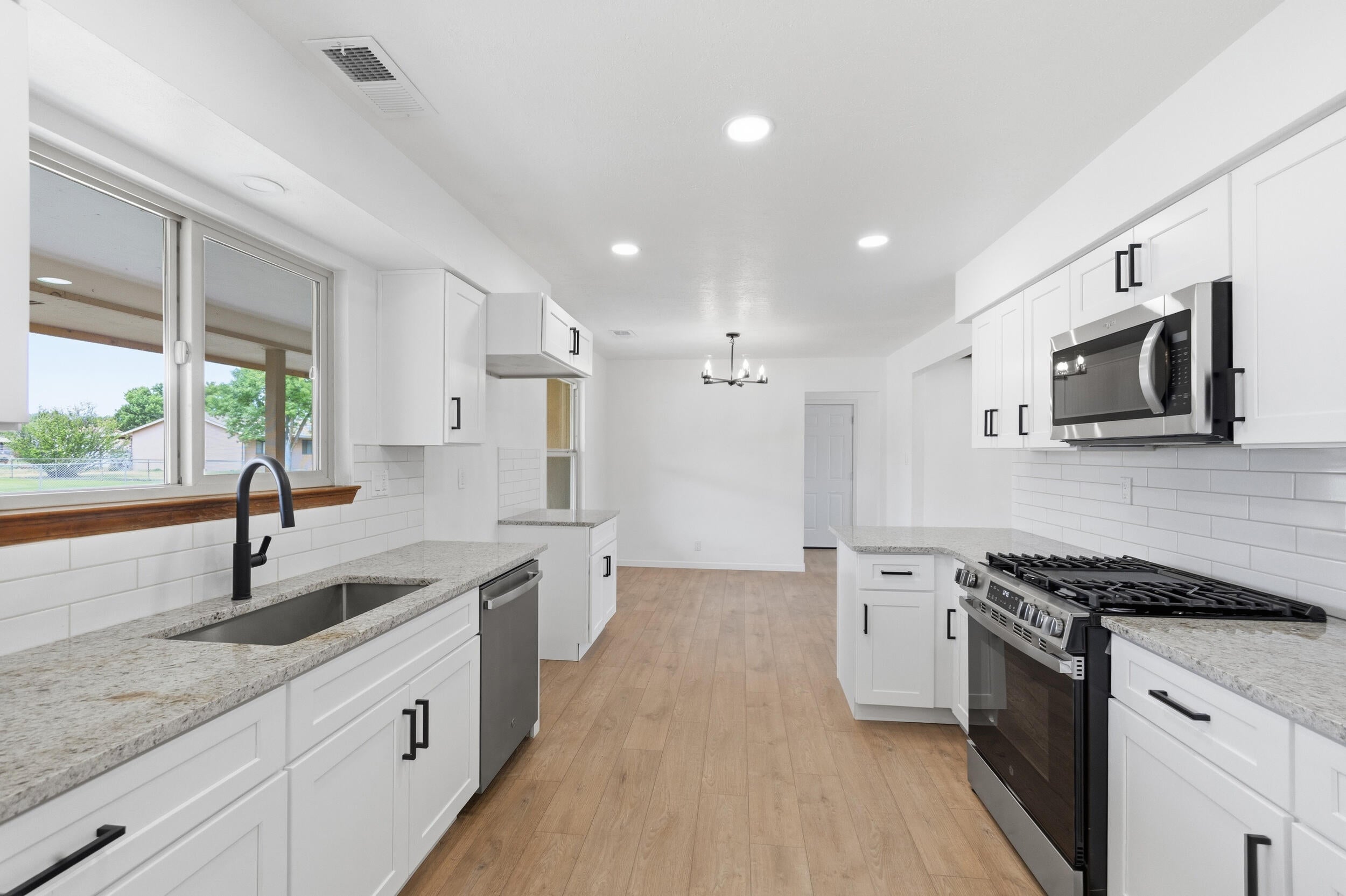 1670 Murray Loop