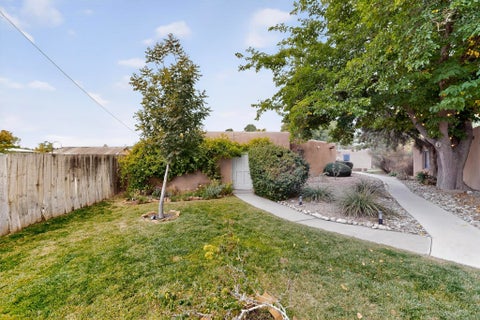 Townhouse For Sale - 3939 Rio Grande Boulevard #UNIT 1<br/> Albuquerque, NM 87107