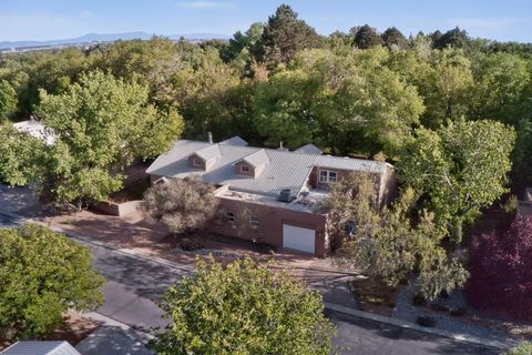 Photo of 1630 Rancho Guadalupe Trail NW, Albuquerque, NM 87107 (MLS # 1102661)