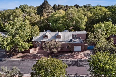 Photo of 1630 Rancho Guadalupe Trail NW, Albuquerque, NM 87107 (MLS # 1102661)