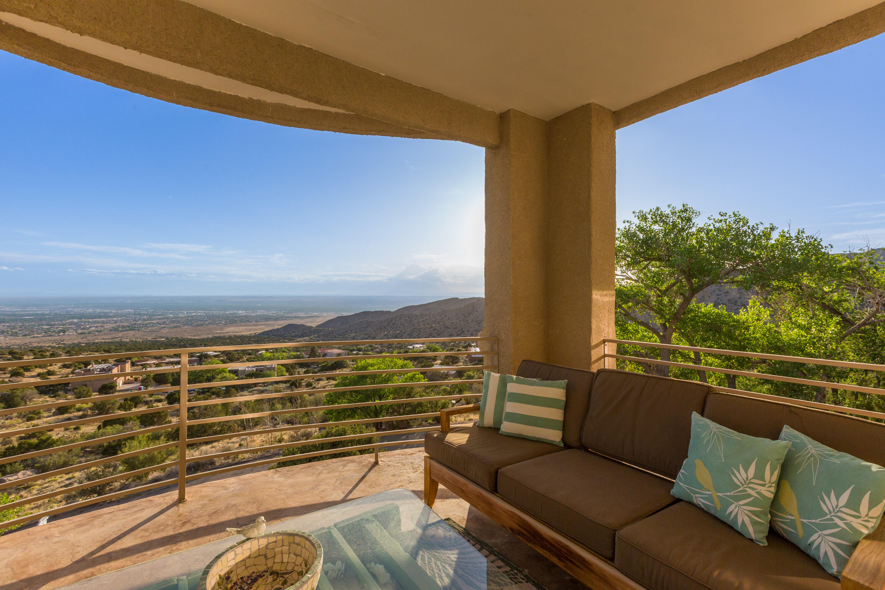 1104 LA LUZ Trail NE
