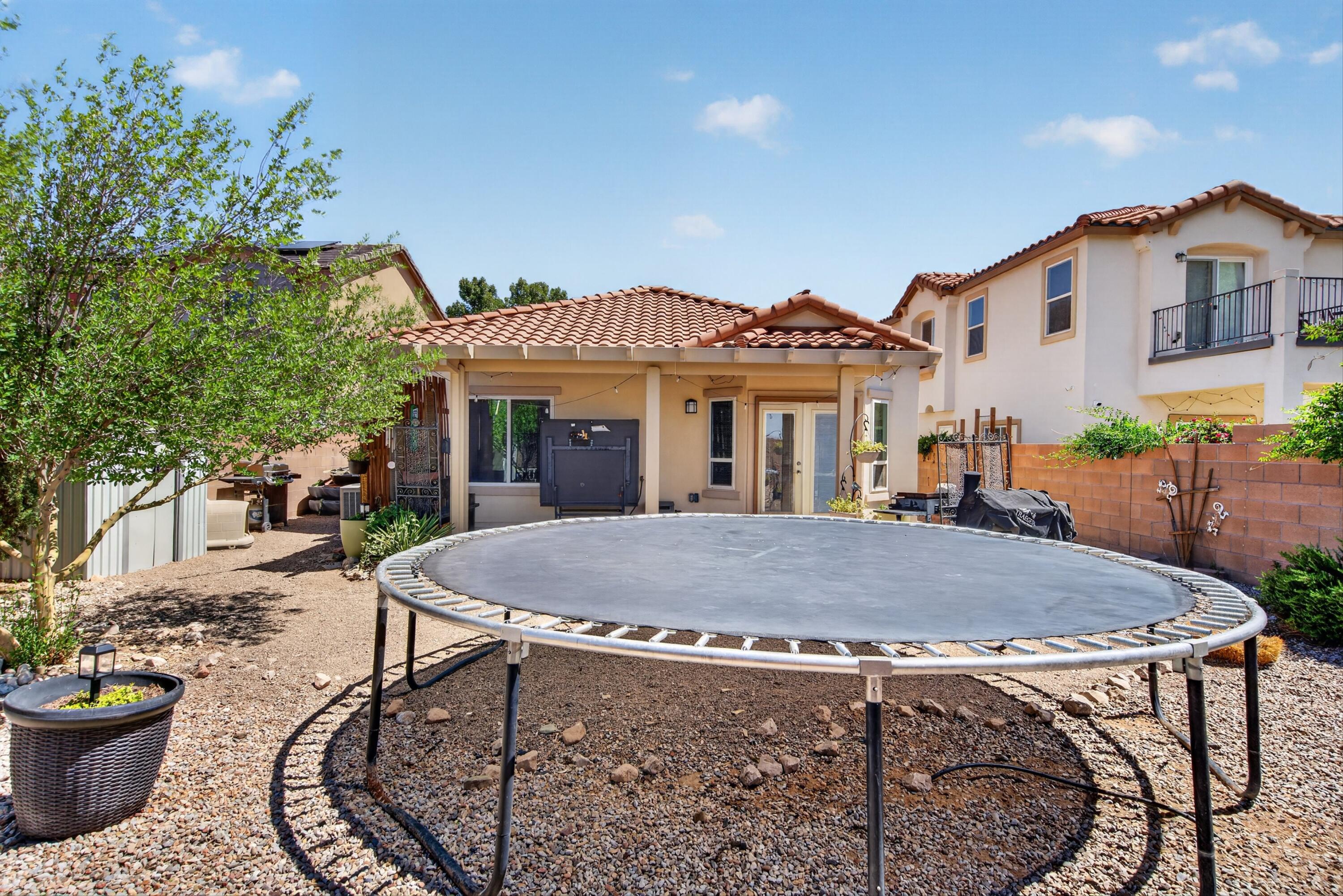 952 Waterfall Drive NE