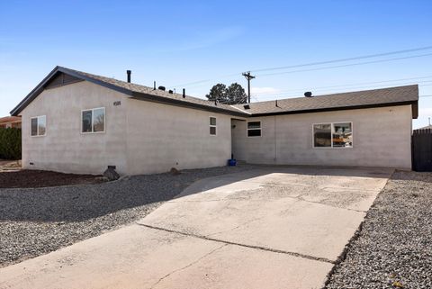 Photo of 4508 Douglas Macarthur Road NE, Albuquerque, NM 87110 (MLS # 1098288)