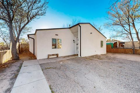 Photo of 125 SUNSET Place SW, Albuquerque, NM 87105 (MLS # 1092505)