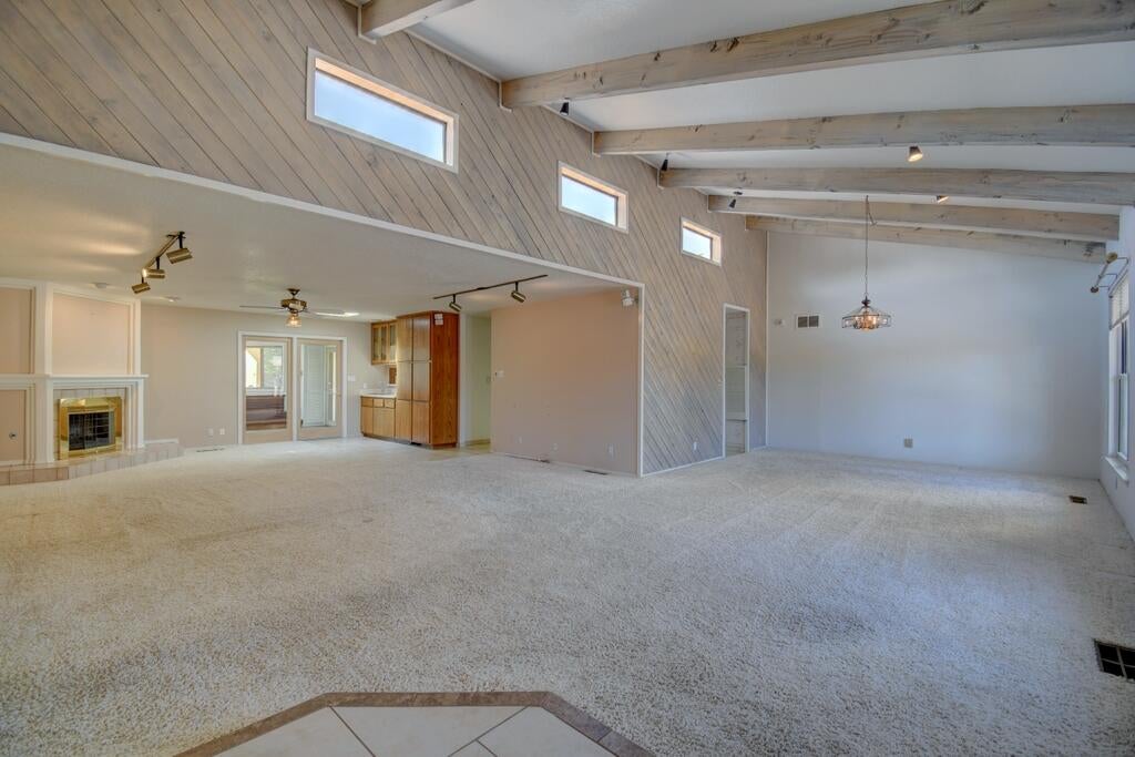 9301 Camino Del Sol NE