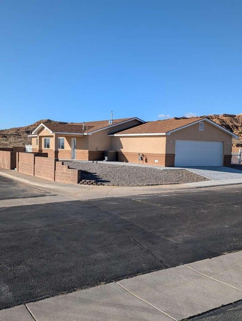 Homes For Sale - 323 Sunrise Bluffs Drive<br/> Valencia County, Belen, NM 87002