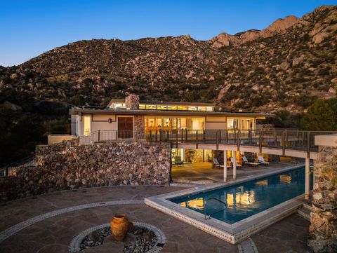 Photo of 9 Sandia Heights Drive NE, Albuquerque, NM 87122 (MLS # 1092795)