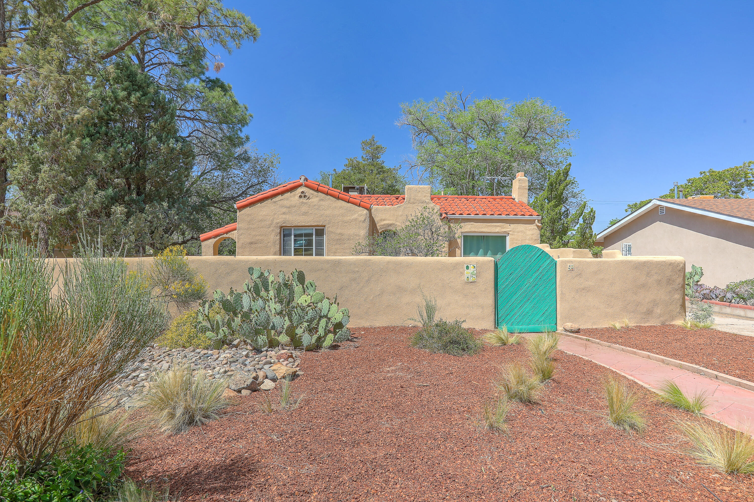 319 Richmond Drive SE