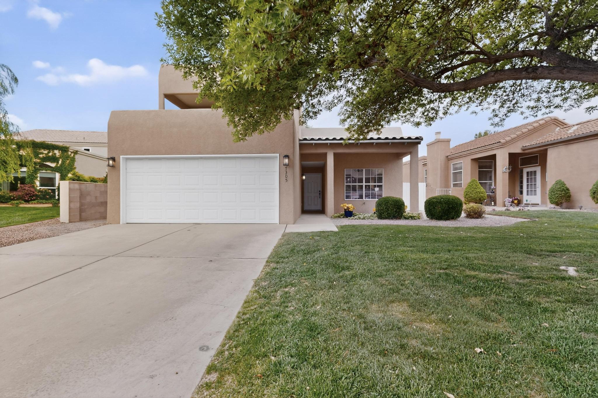 7305 Palomas Park Avenue NE