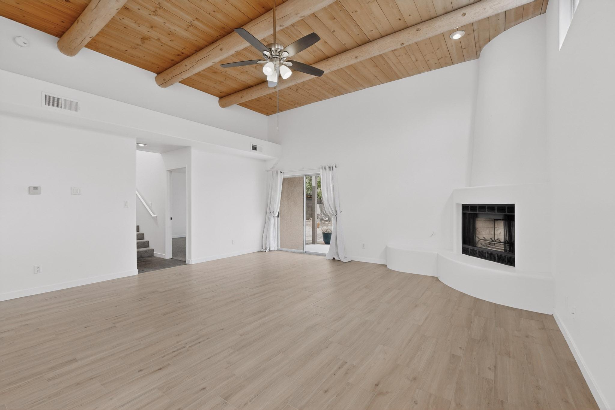 7305 Palomas Park Avenue NE