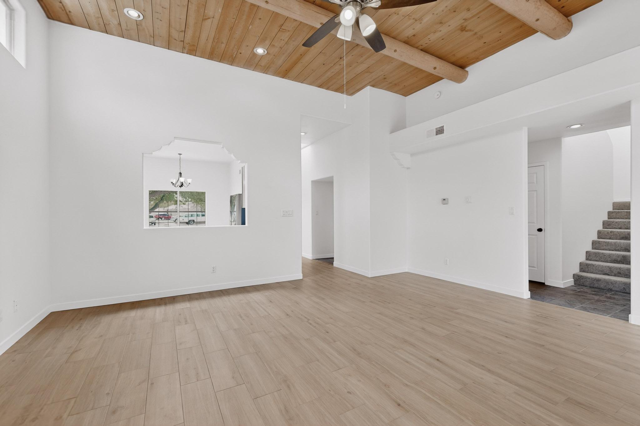 7305 Palomas Park Avenue NE