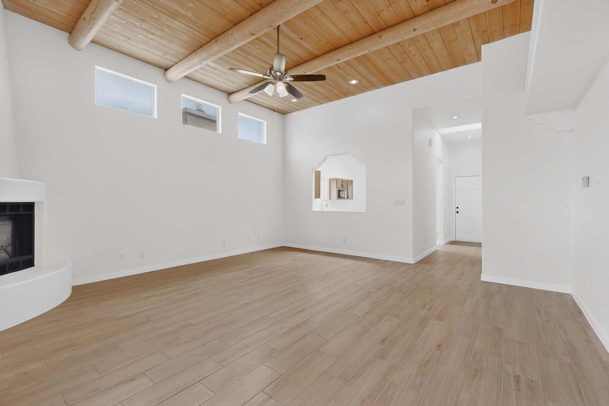 7305 Palomas Park Avenue NE