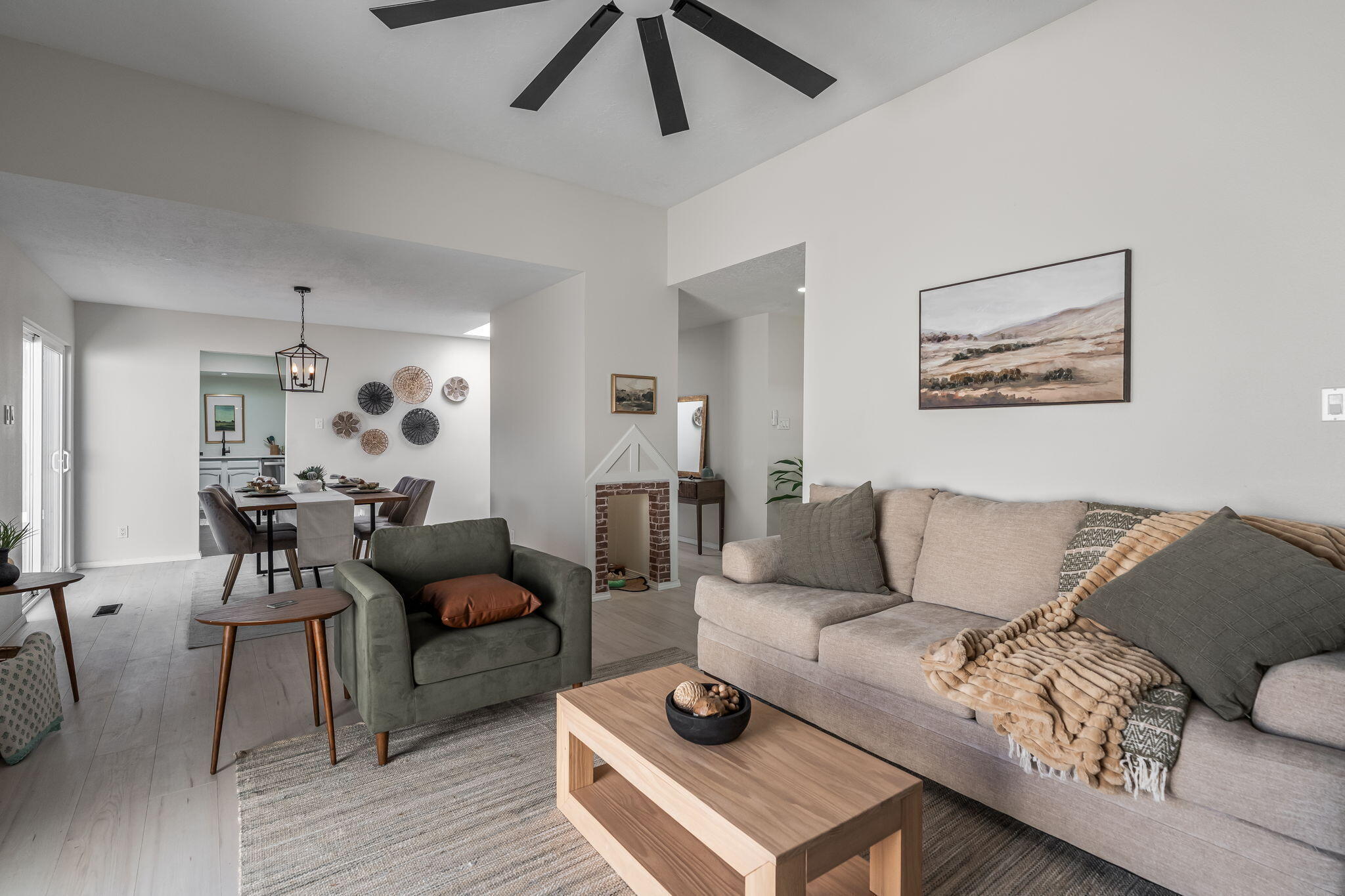 1701 Miracerros Place NE