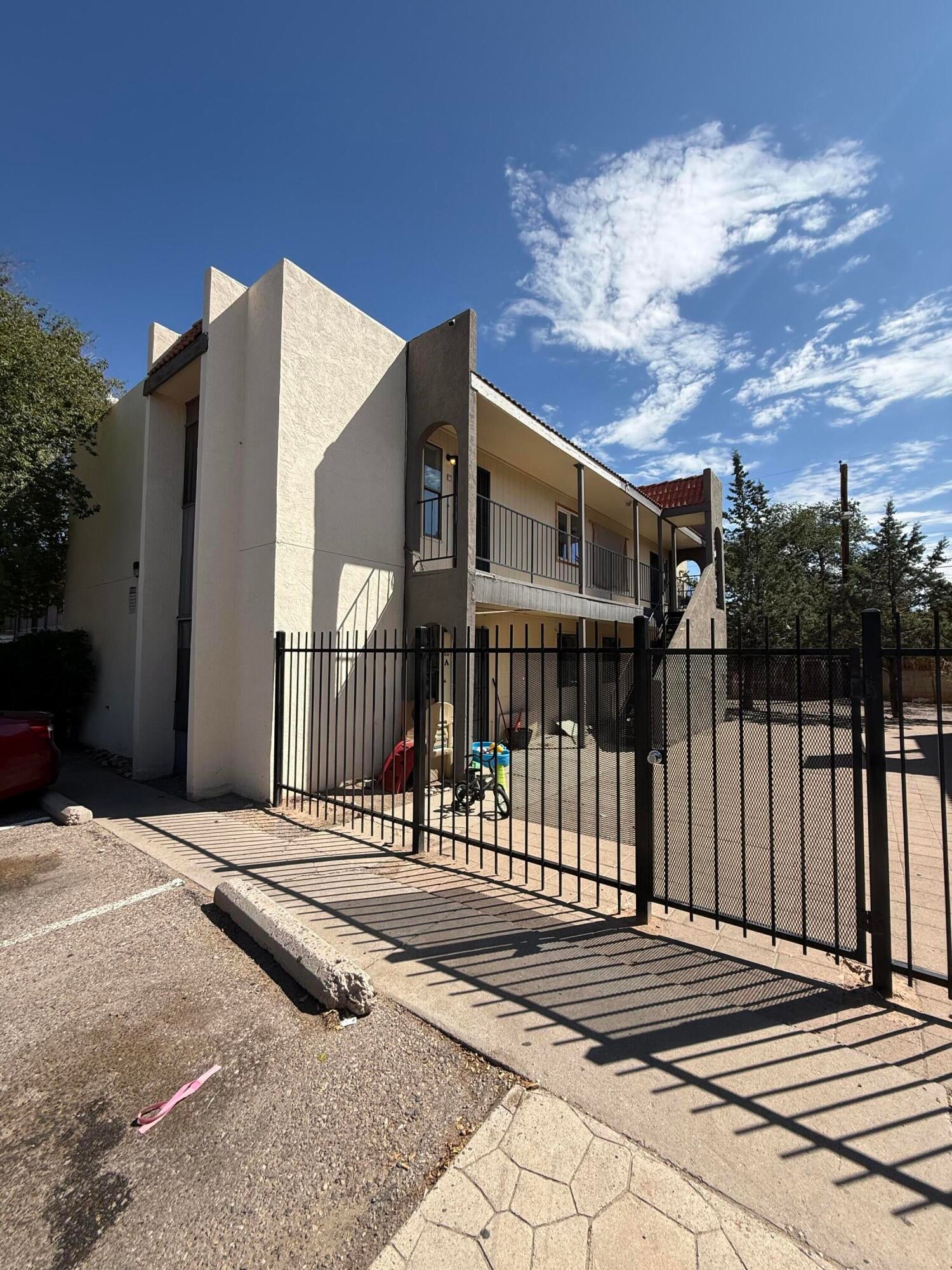 532 Palomas Drive SE