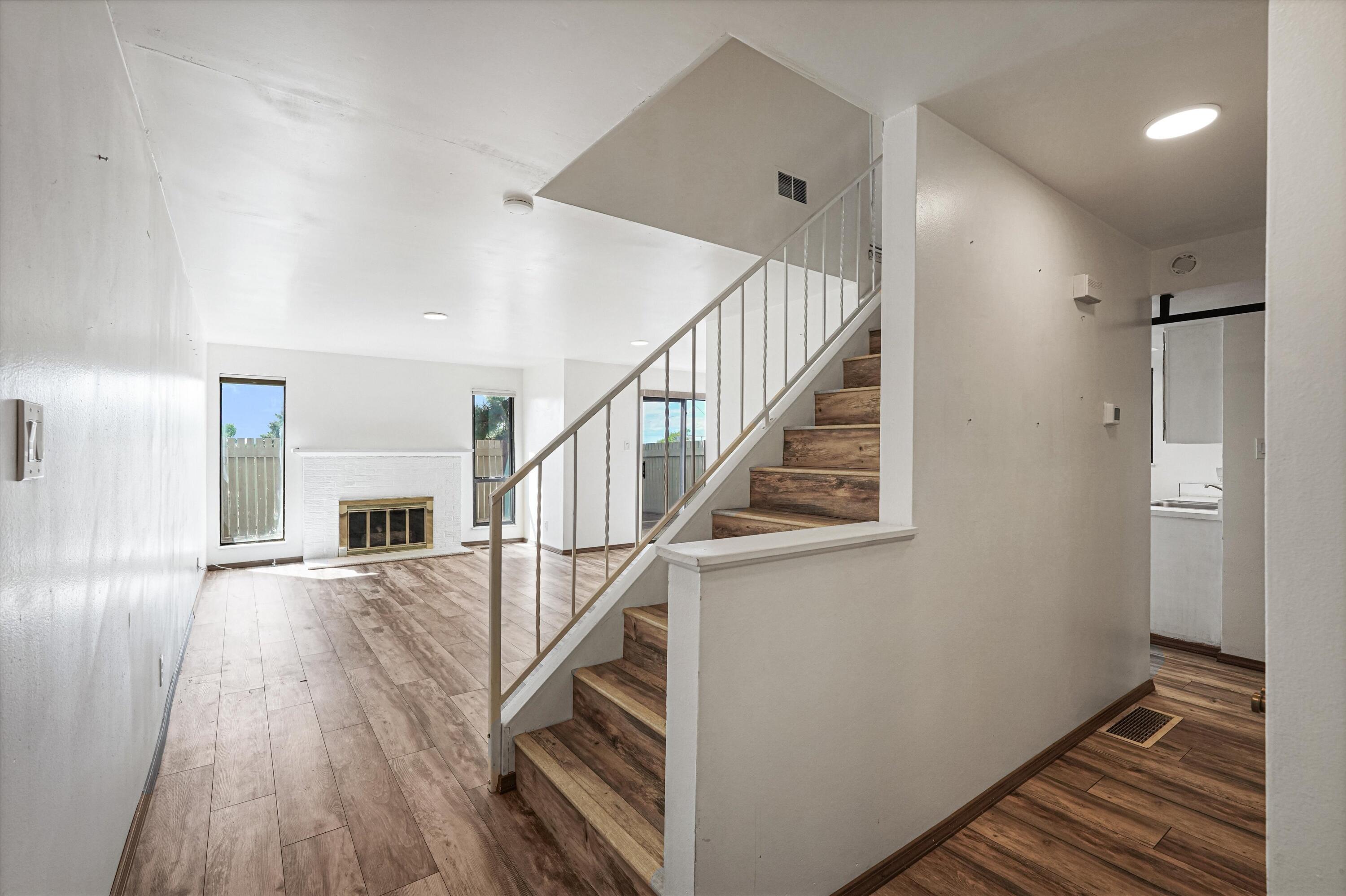 16 Westlake Drive NE