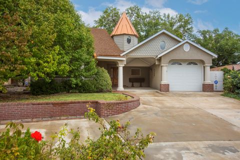 Photo of 1220 Monroe Street NE, Albuquerque, NM 87110 (MLS # 1094332)