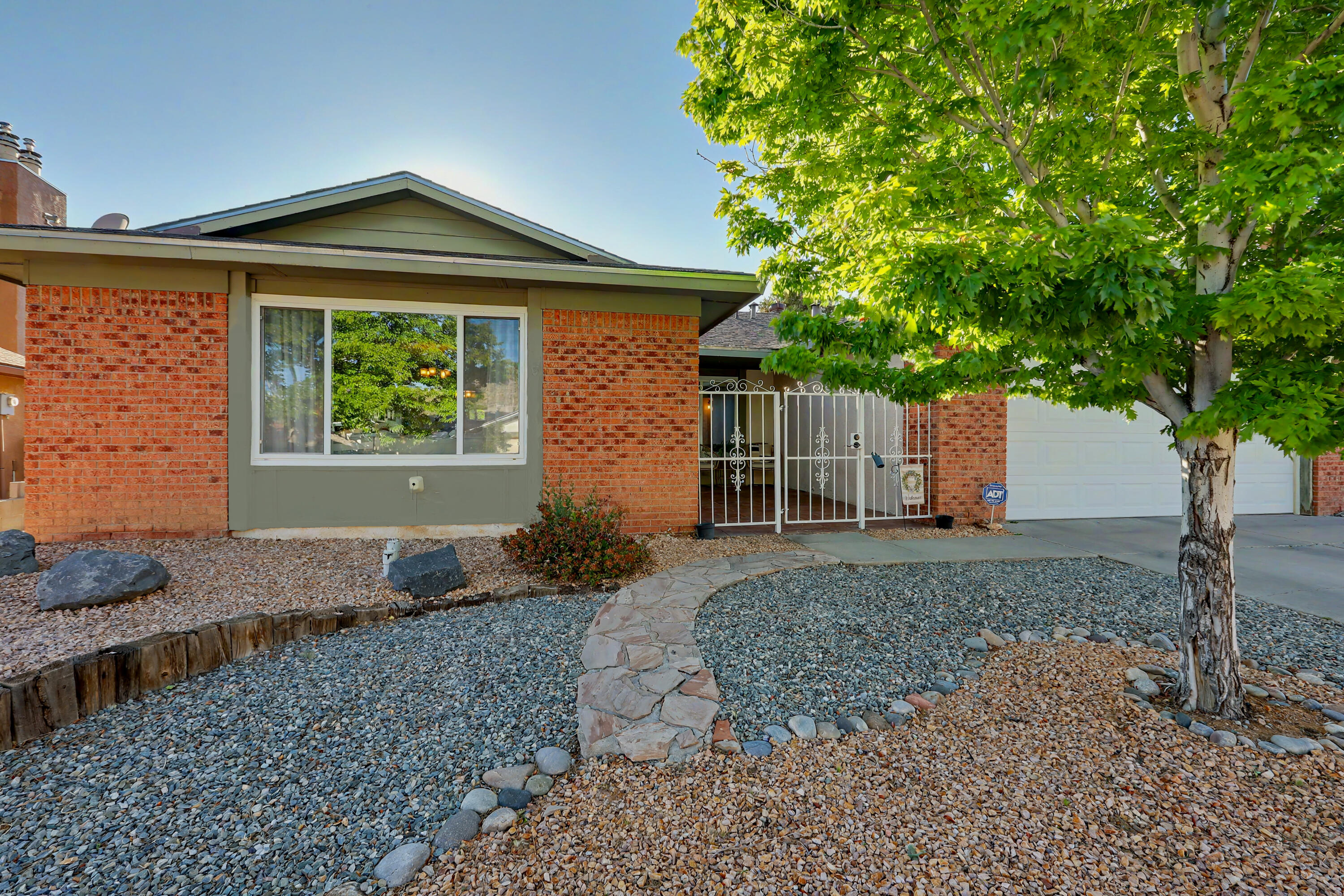 637 Monte Alto Drive NE