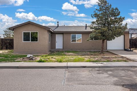 Photo of 832 Gallahad Street SW, Los Lunas, NM 87031 (MLS # 1093520)