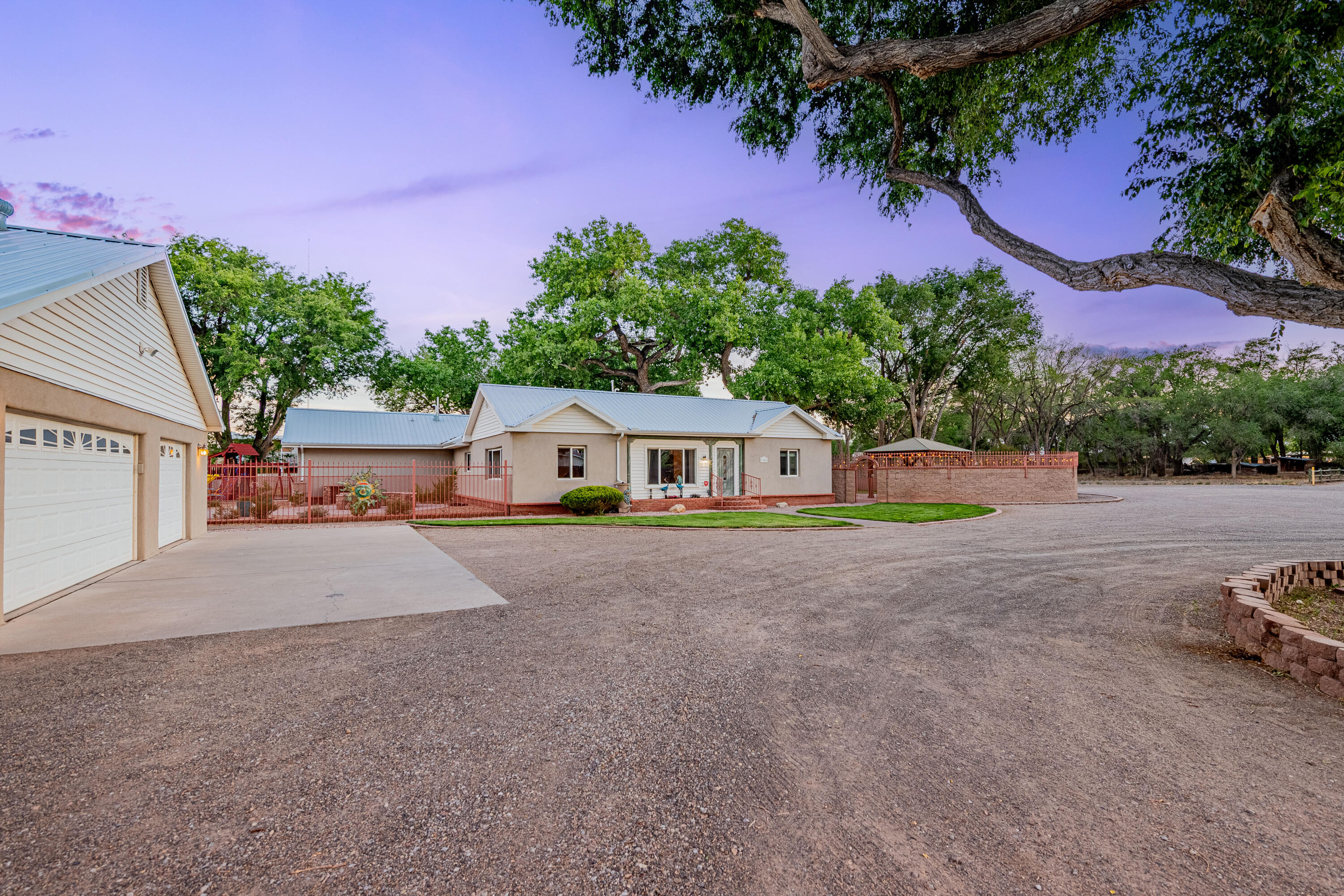 7909 Rancho De Roberto Road, Albuquerque, New Mexico image 2