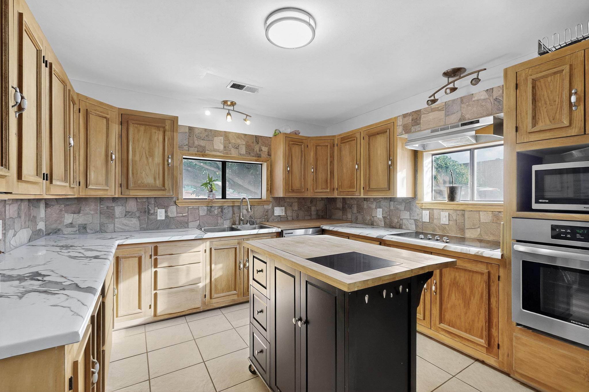 808 Villa Verde Drive SE