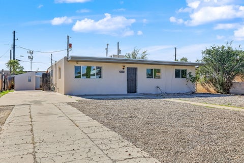 Photo of 5110 Cherokee Road NE, Albuquerque, NM 87110 (MLS # 1112956)